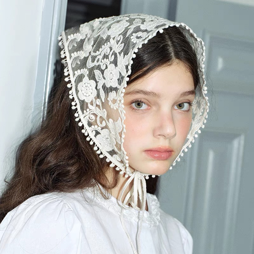 Women Accessories Photos - Белый тканый кружевной шарф с цветочным