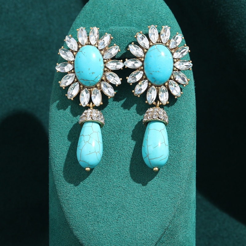 Women'S Accessories Trends 2026 - Винтажные серьги с жемчугом и подвеской